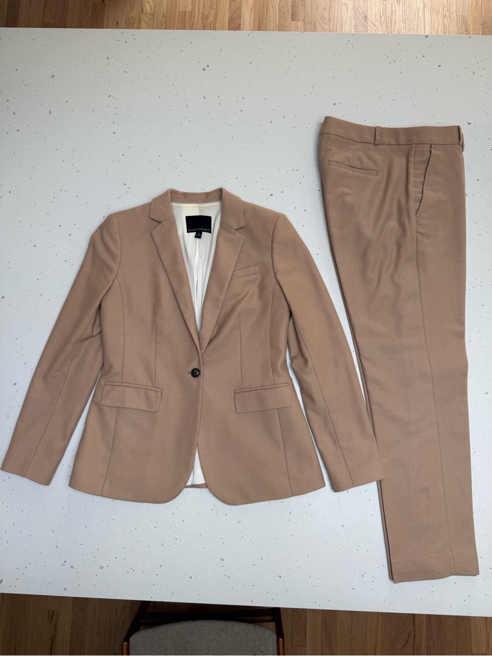 Banana Republic Camel Wool Blend Two Piece Suit Blazer 2 Pants 6 Nova Fides